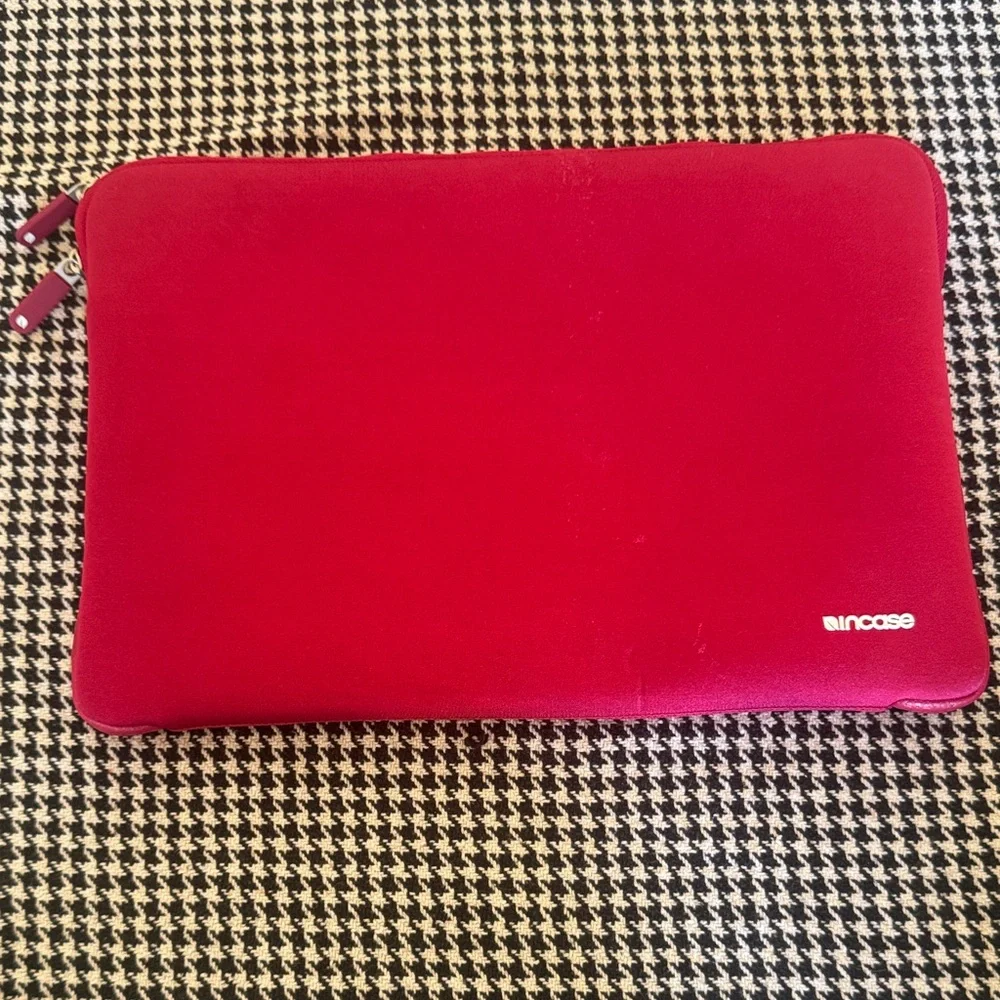 Incase Scarlet Tablet Sleeve